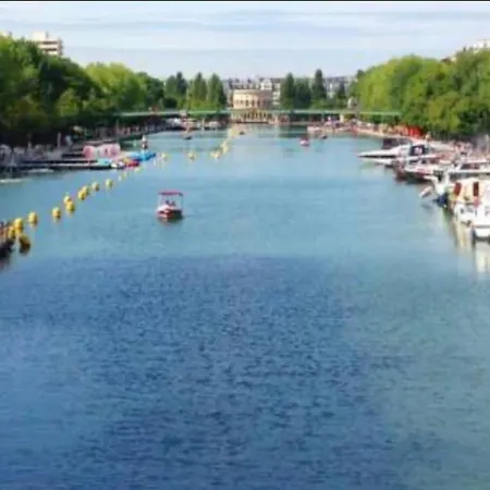 Beau Studio Centre Bassin De La * Париж